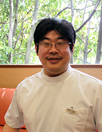 門井　基多